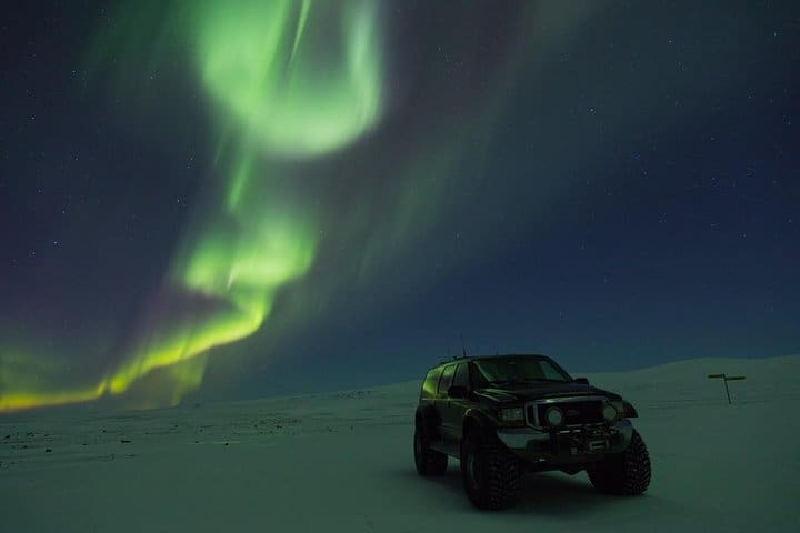 Tour privado / Aurora Hunt – Northern Lights Super Jeep Tour