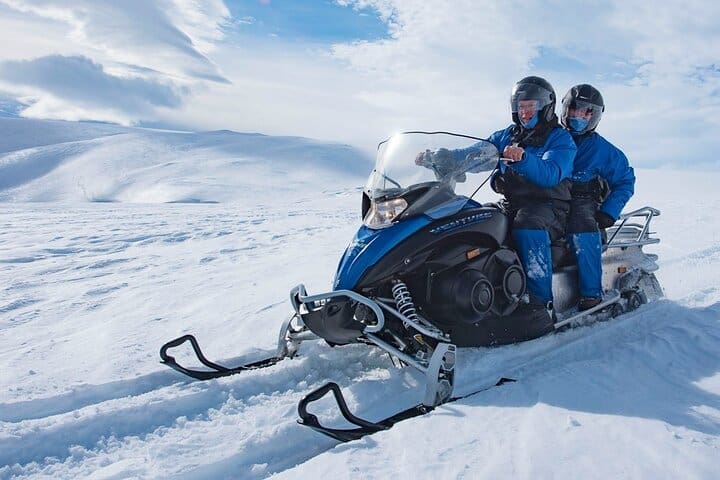 Excursión en moto de nieve por Vatnajökull