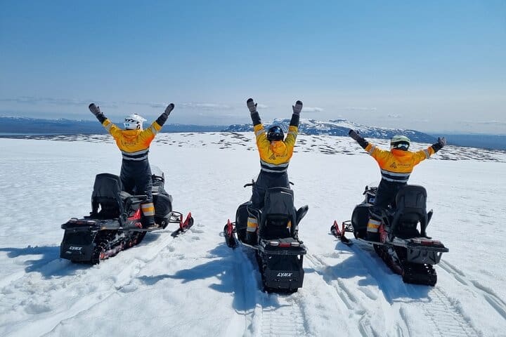 Aventura privada en círculo dorado y motos de nieve Islandia