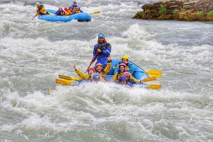 Rafting en el río en el Círculo Dorado