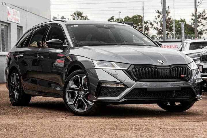 Traslado privado desde Reykjavik al aeropuerto KEF de Reykjavik en sedán