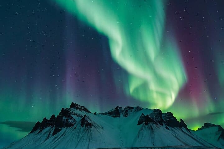 Recorrido en autobús para contemplar la aurora boreal desde Reikiavik con chocolate caliente