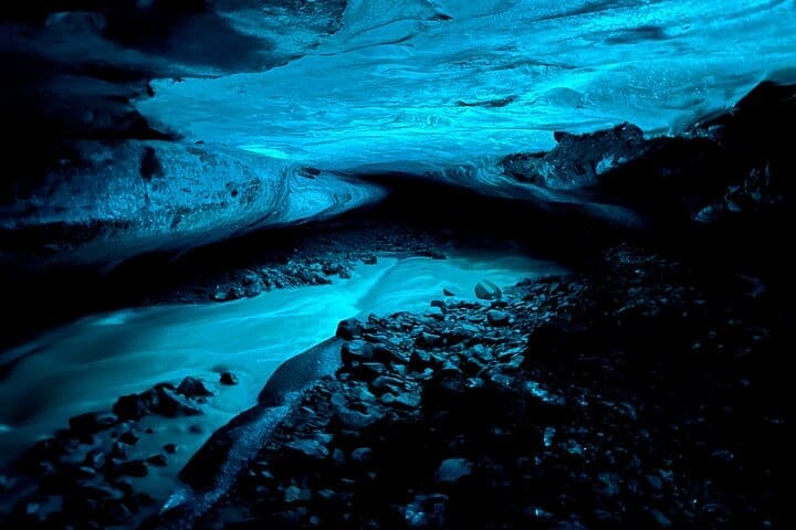 Excursión a la cueva de hielo azul natural del glaciar Vatnajökull desde Jökulsárlón
