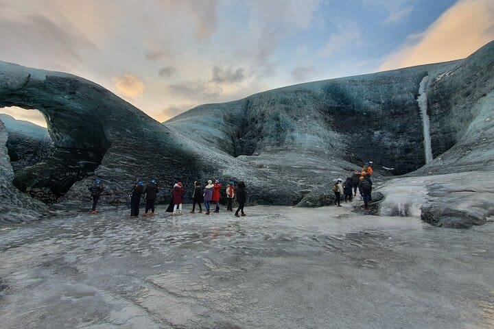 2 – Día Cueva de hielo azul, laguna glaciar y costa sur – Grupo pequeño