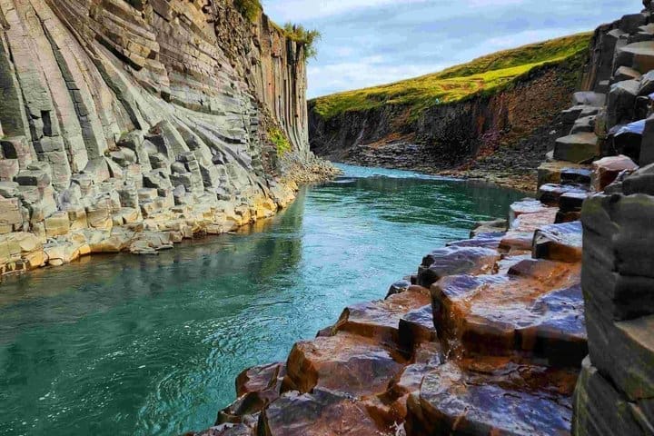 Tour privado al cañón Studlagil desde el puerto de Seydisfjordur