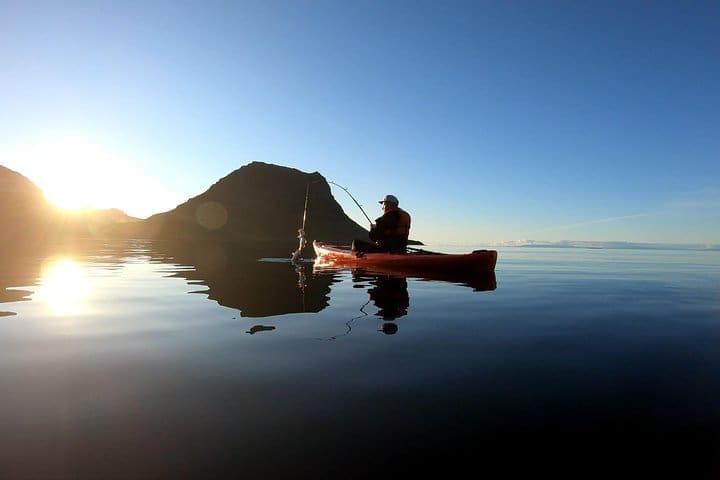 Aventura de pesca en kayak por el monte. Kirkjufell